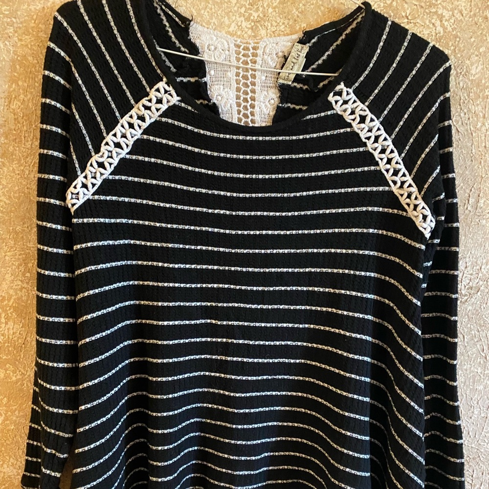 Women’s Light Sweater